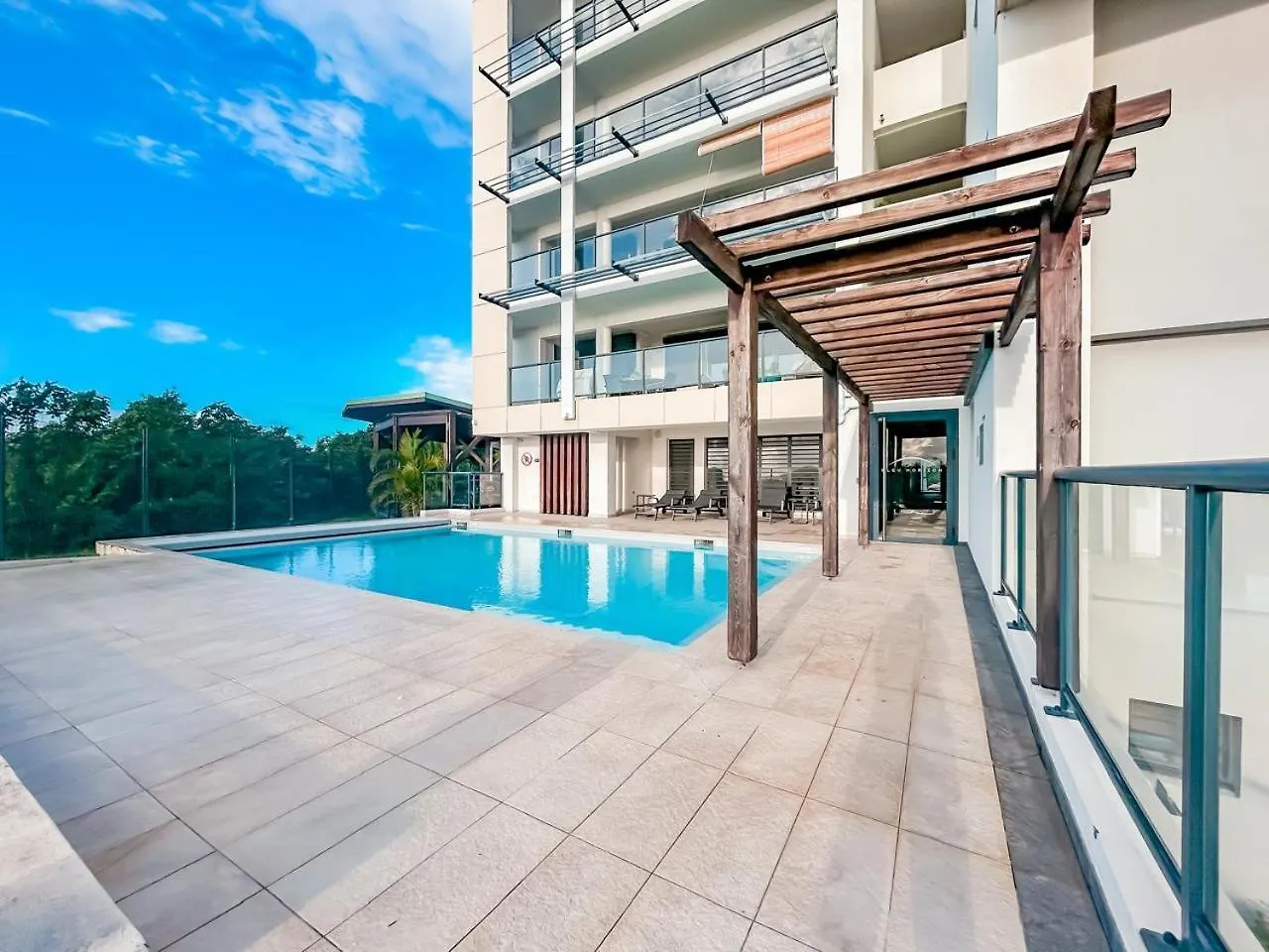 Appartement Bleu D'Azur 포르드프랑스 0*,